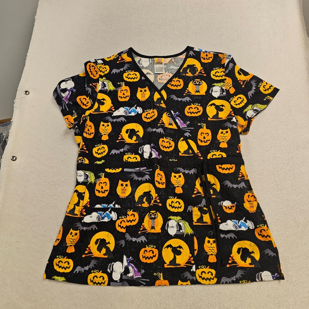 Peanuts Snoopy Woodstock Halloween Scrub Top Womens XL V-Neck Pumpkin Bat Print